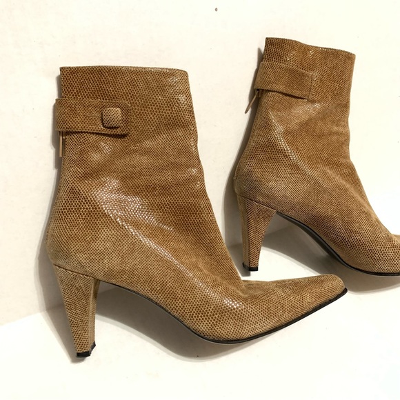 Stuart Weitzman Tan Suede Snip Toe Heeled Booties Women’s Size 7.5 AA Narrow - Picture 2 of 9